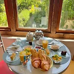فندق مبيت وإفطار Le Beausejour 3*