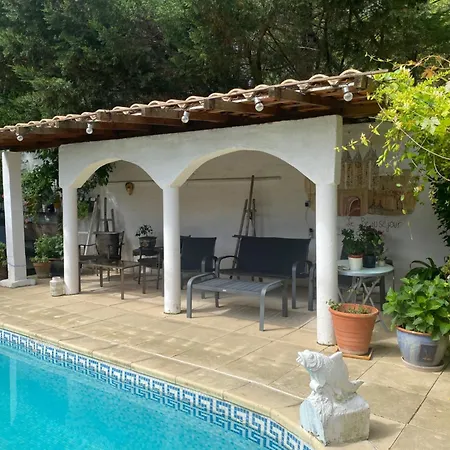 Le Beausejour Bed and Breakfast 3*