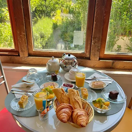 فندق مبيت وإفطار Le Beausejour 3*