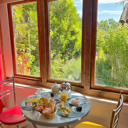 Le Beauséjour Couette-café